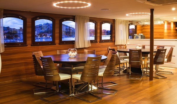 Riviera Travel, MV Corona, Restaurant 2.jpg
